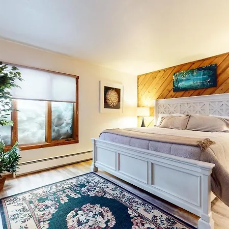 Snowcreek I #11 Condo